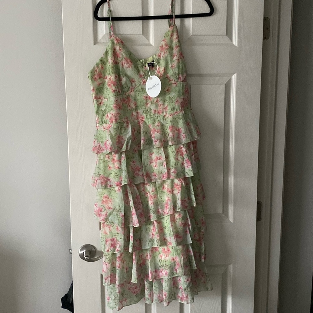 Boohoo light green floral print dress
